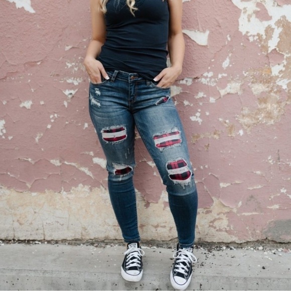 Judy Blue Buffalo Plaid Distressed Skinny Fit Jeans - Picture 1 of 12